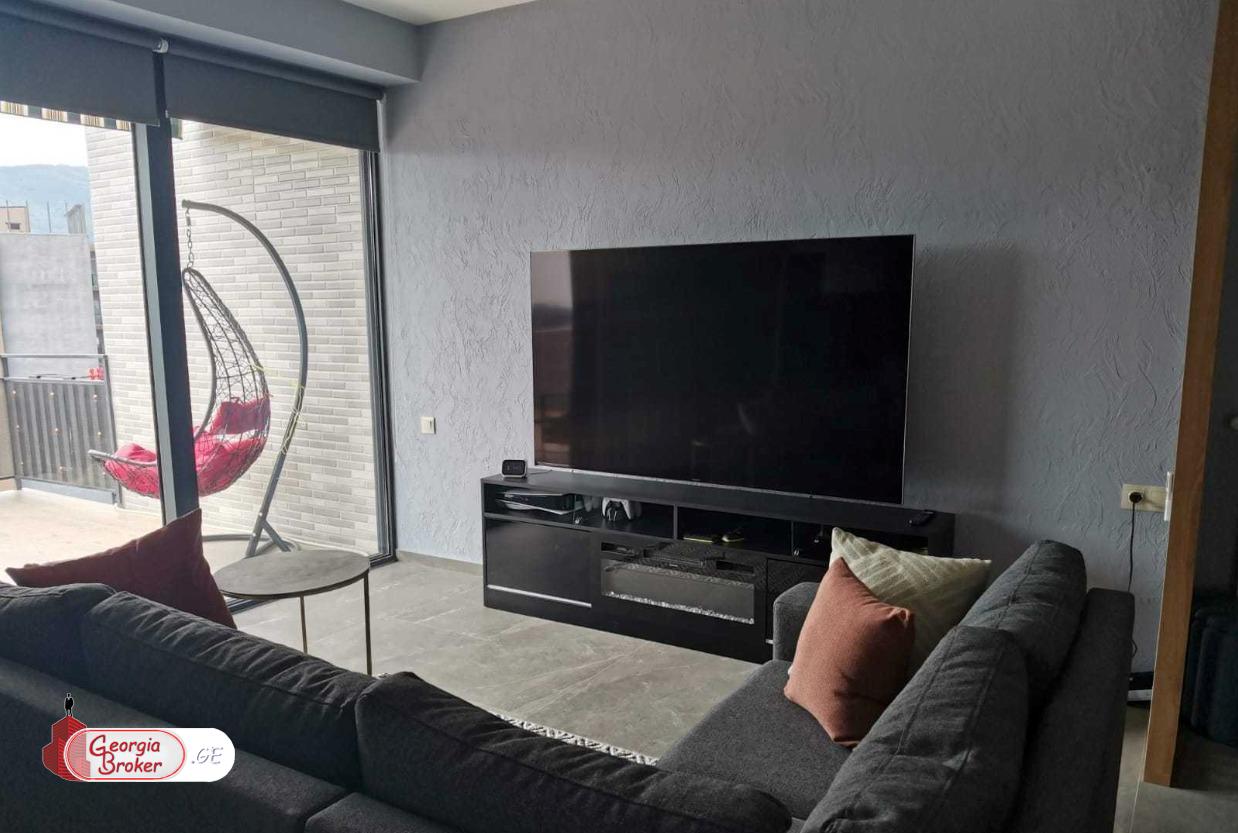 продается квартира с новым ремонтом 3-комнаты